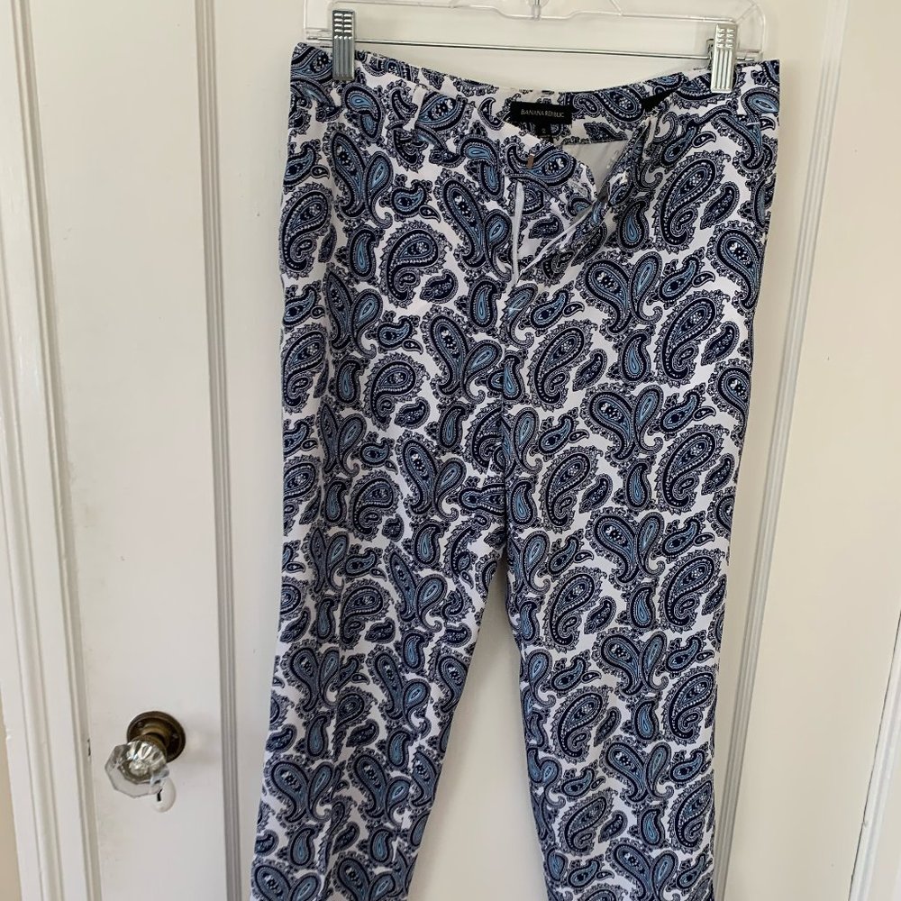 Banana Republic size 2 lightweight paisley print pant